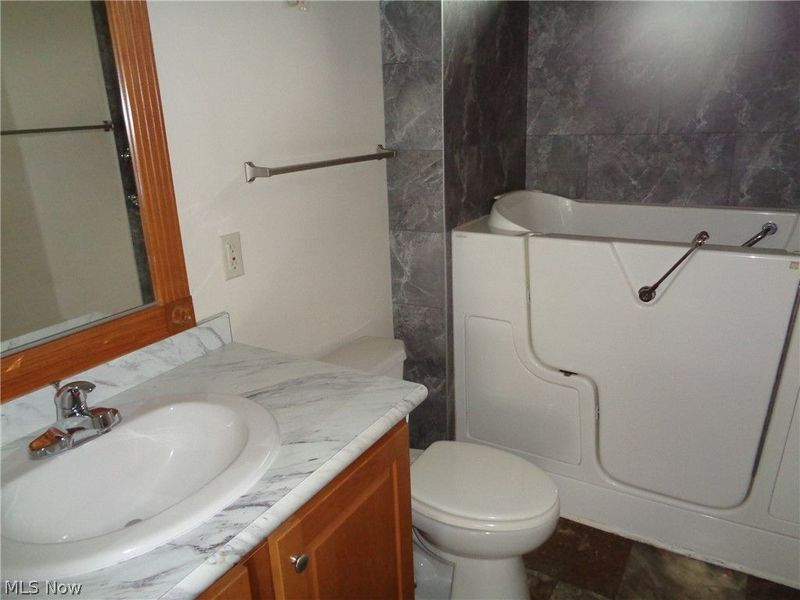 326 Gemini Drive, Dover, OH 44622 Photo 17
