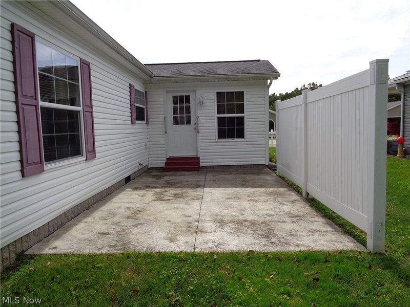 326 Gemini Drive, Dover, OH 44622 Photo 5