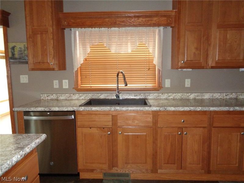 326 Gemini Drive, Dover, OH 44622 Photo 9