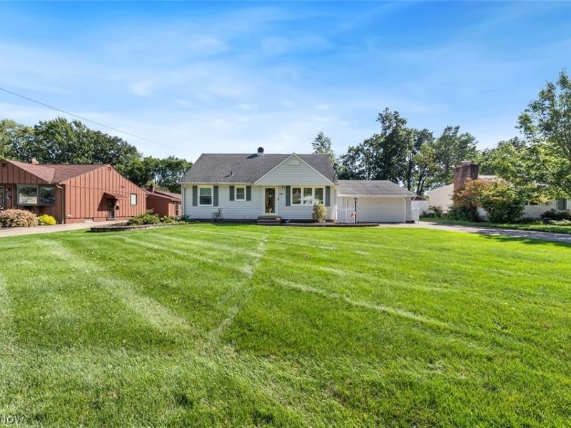 5987 Burns Road, North Olmsted, OH 44070 Photo 2