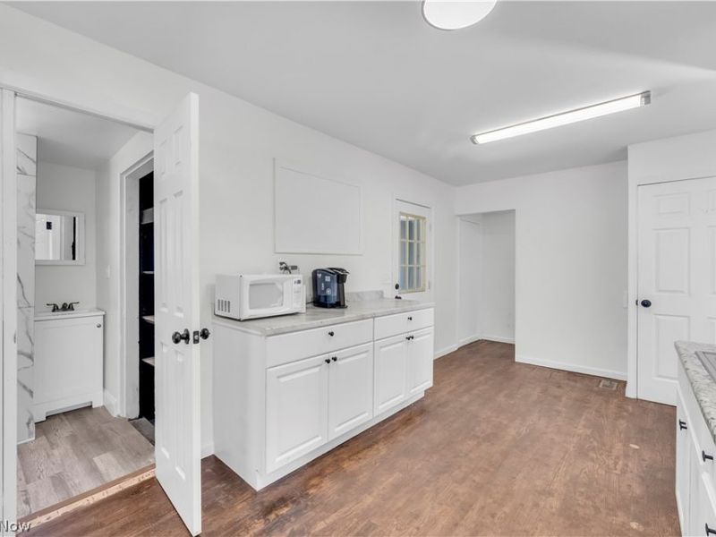 433 E 156th Street, Cleveland, OH 44110 Photo 3