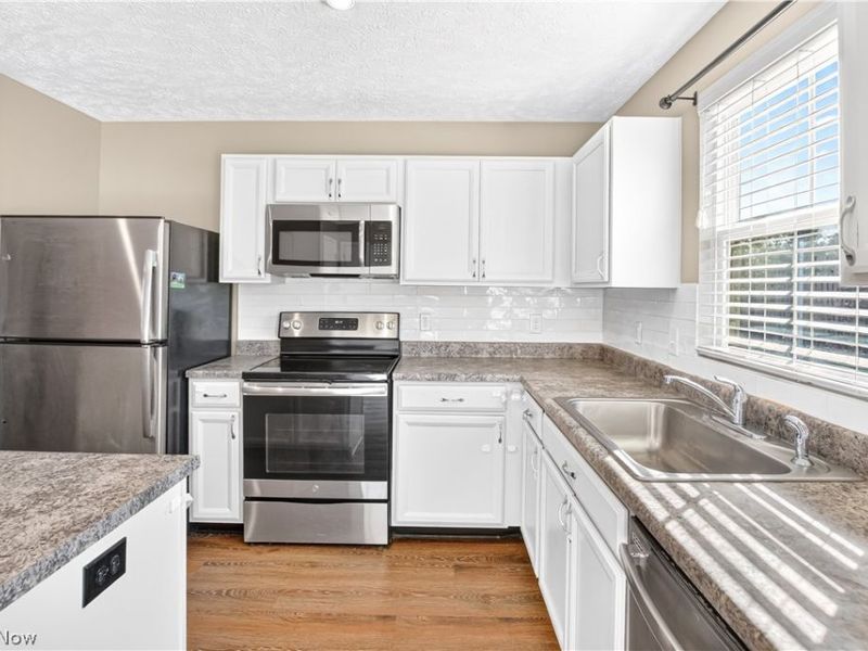 106 Preserve Circle, Amherst, OH 44001 Photo 12