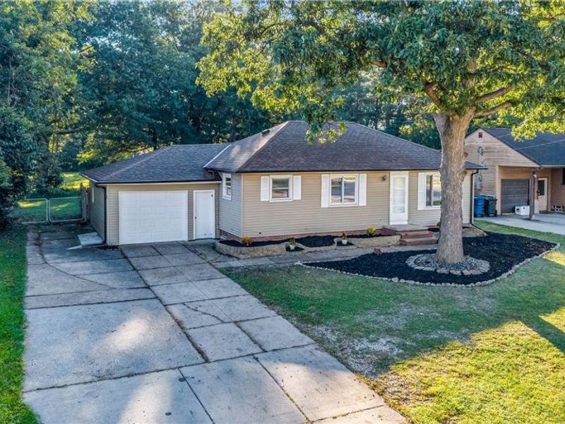 5861 Stearns Road, North Olmsted, OH 44070 Photo 2