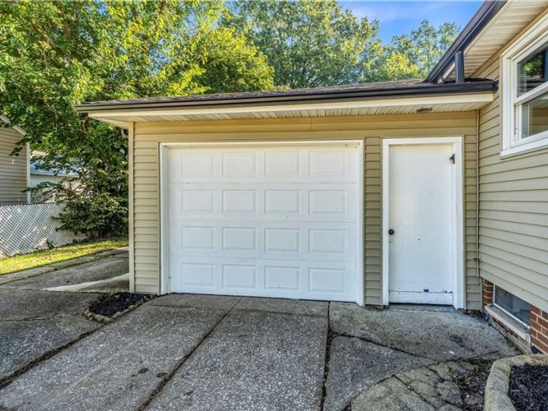 5861 Stearns Road, North Olmsted, OH 44070 Photo 31