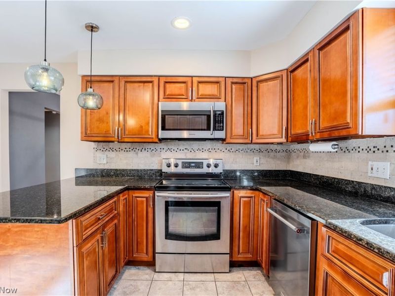10027 Peachtree Drive, Strongsville, OH 44149 Photo 12
