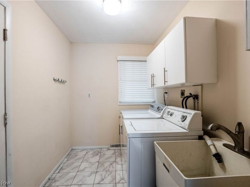 10027 Peachtree Drive, Strongsville, OH 44149 Photo 33