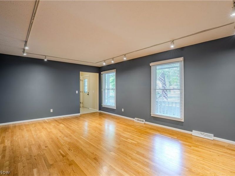 10027 Peachtree Drive, Strongsville, OH 44149 Photo 6