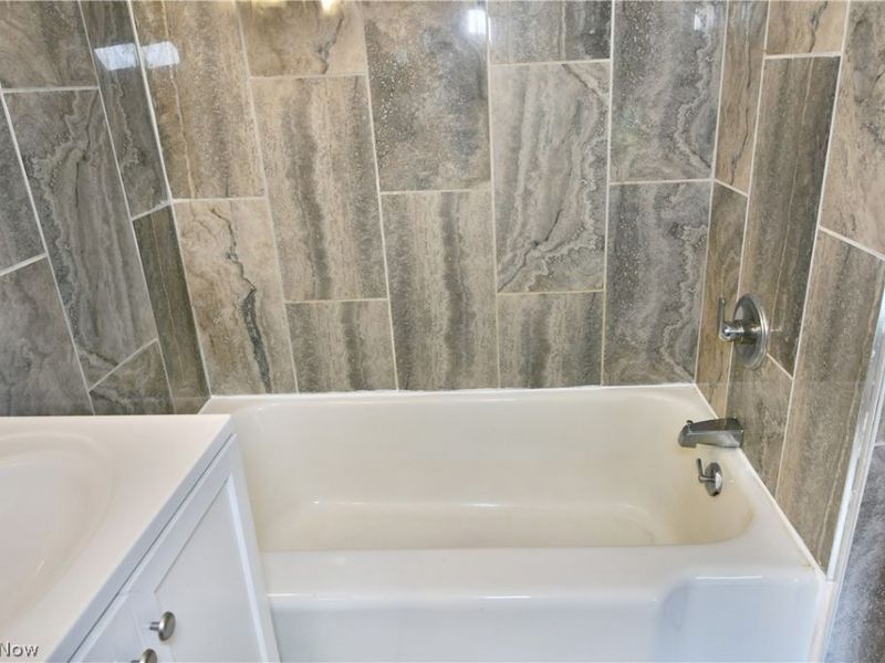 892 Yankee Run Road, Masury, OH 44438 Photo 34