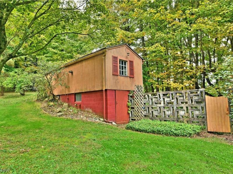 892 Yankee Run Road, Masury, OH 44438 Photo 9