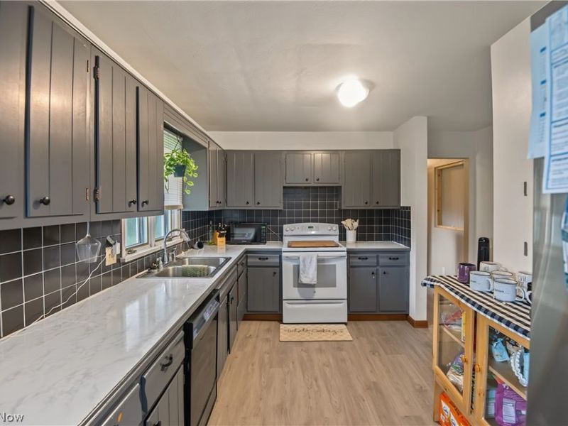 1301 Collar Price Road, Hubbard, OH 44425 Photo 11