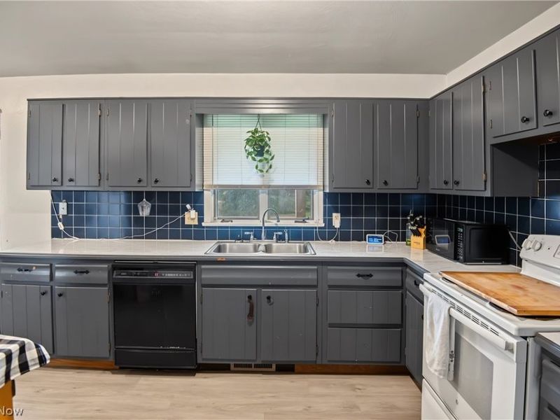 1301 Collar Price Road, Hubbard, OH 44425 Photo 9