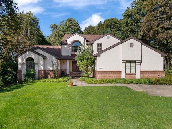 7725 Hearthstone Avenue NW, North Canton, OH 44720