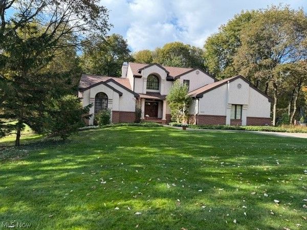 7725 Hearthstone Avenue NW, North Canton, OH 44720