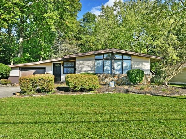837 Pinecrest Road , Girard, OH 44420