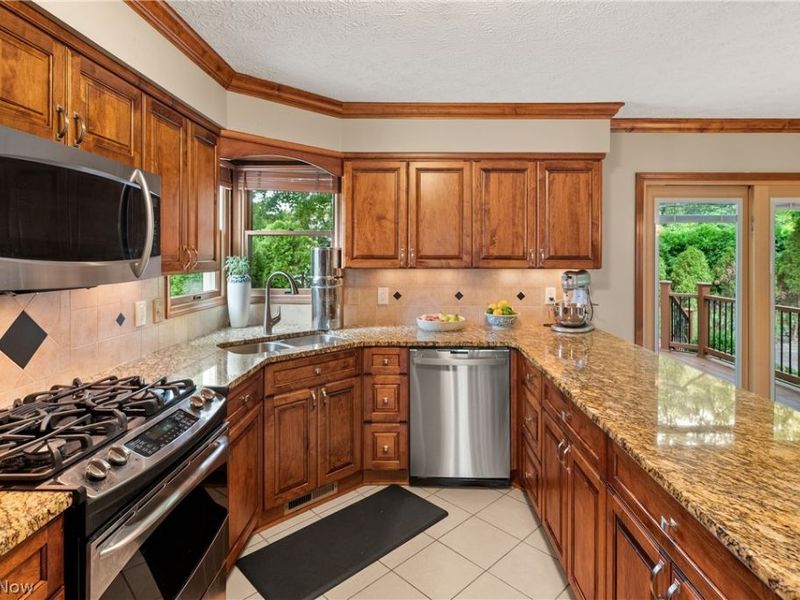 19874 Echo Drive, Strongsville, OH 44149 Photo 2