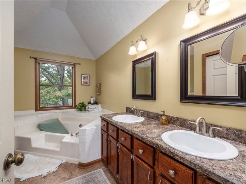 19874 Echo Drive, Strongsville, OH 44149 Photo 23