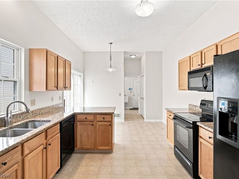 8421 Euclid Avenue, Cleveland, OH 44106 Photo 9