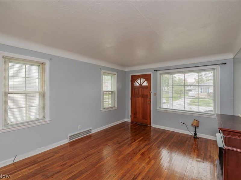18404 Homeway Road, Cleveland, OH 44135 Photo 2