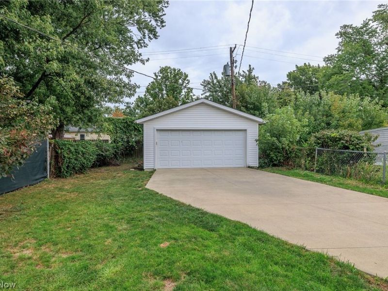 18404 Homeway Road, Cleveland, OH 44135 Photo 22