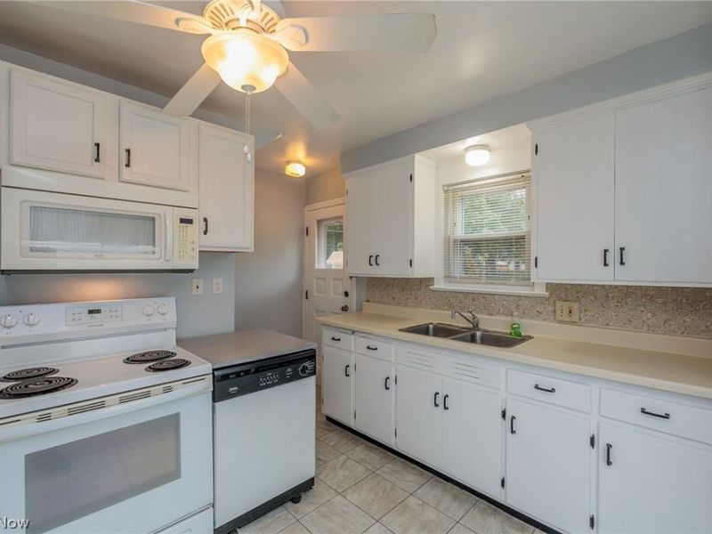 18404 Homeway Road, Cleveland, OH 44135 Photo 5