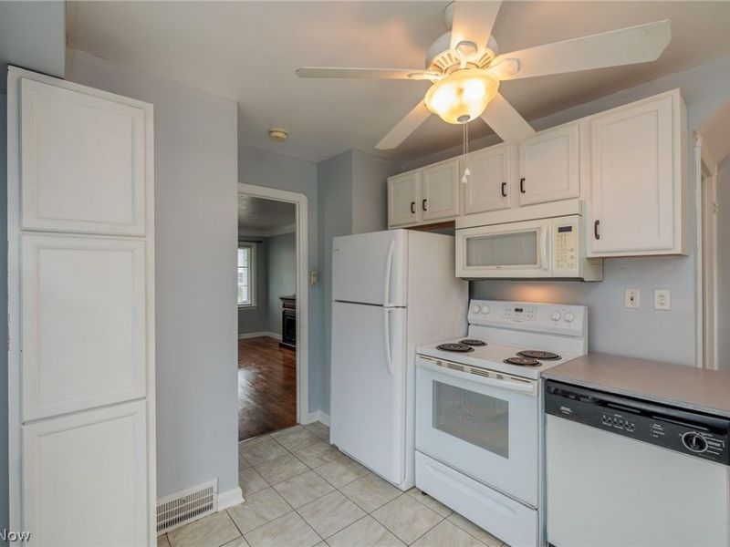 18404 Homeway Road, Cleveland, OH 44135 Photo 6