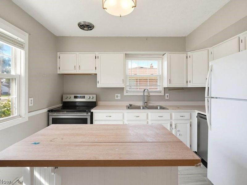 18210 Holland Road, Brook Park, OH 44142 Photo 12