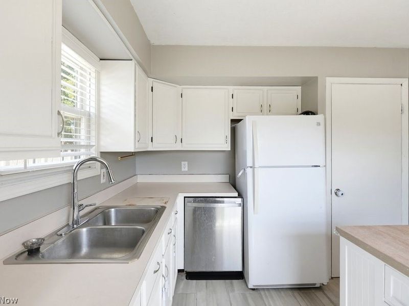 18210 Holland Road, Brook Park, OH 44142 Photo 14