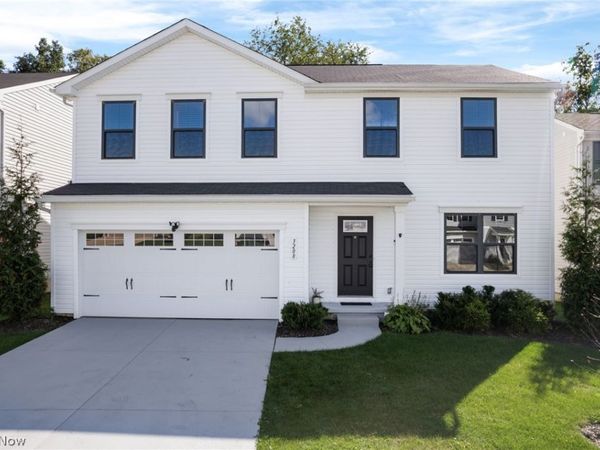 3208 Sunny Brook Drive , Akron, OH 44312