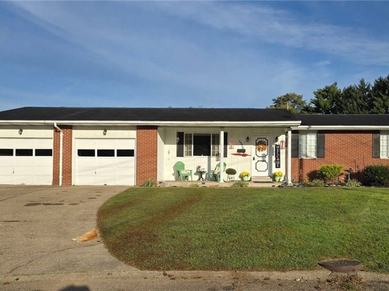 1576 Suzanne Circle, Belpre, OH 45714 Photo 1