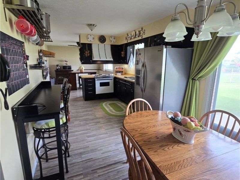 1576 Suzanne Circle, Belpre, OH 45714 Photo 5