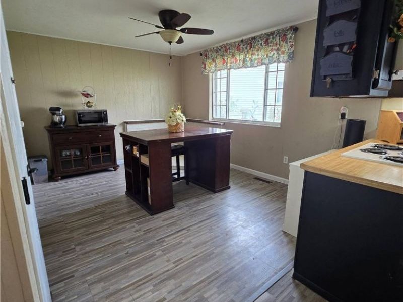 1576 Suzanne Circle, Belpre, OH 45714 Photo 6