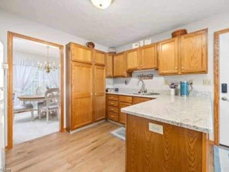 624 Royal Woods Drive, Wadsworth, OH 44281 Photo 8