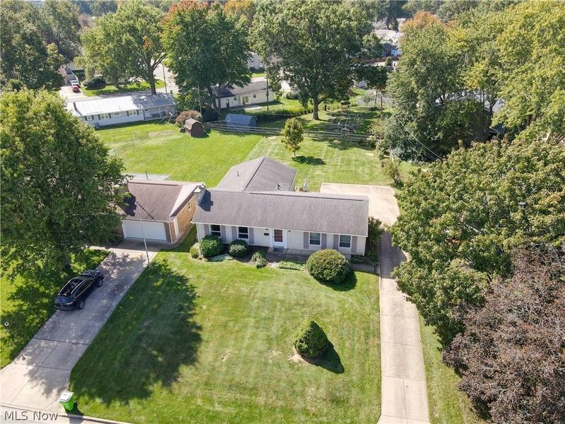 410 Chapple Hill Drive NE, North Canton, OH 44720 Photo 2