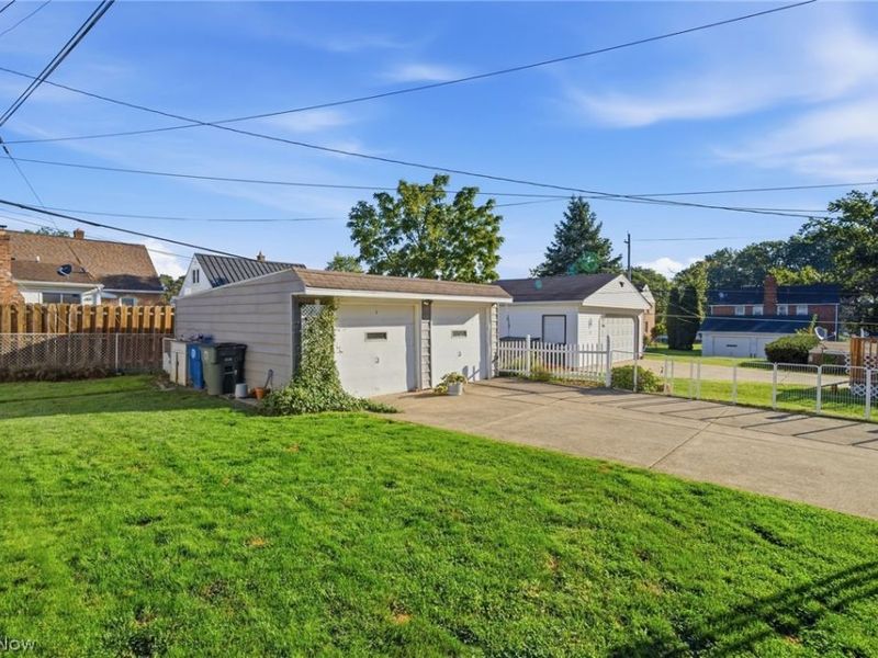 8608 Morton Avenue, Brooklyn, OH 44144 Photo 32