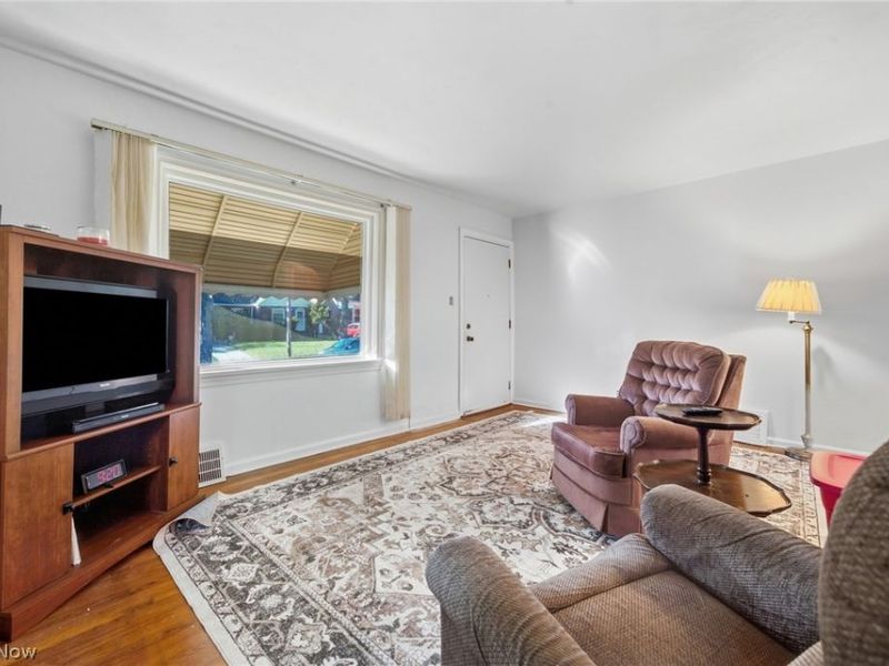 8608 Morton Avenue, Brooklyn, OH 44144 Photo 5