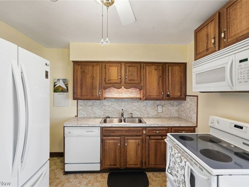 8608 Morton Avenue, Brooklyn, OH 44144 Photo 6