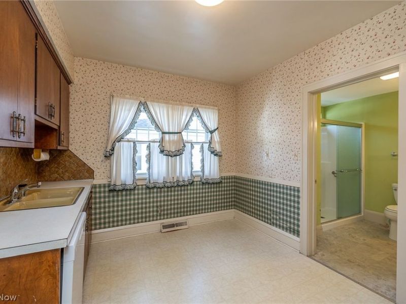 8028 Dresden Avenue, Parma, OH 44129 Photo 12