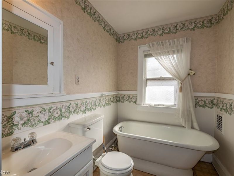 8028 Dresden Avenue, Parma, OH 44129 Photo 19