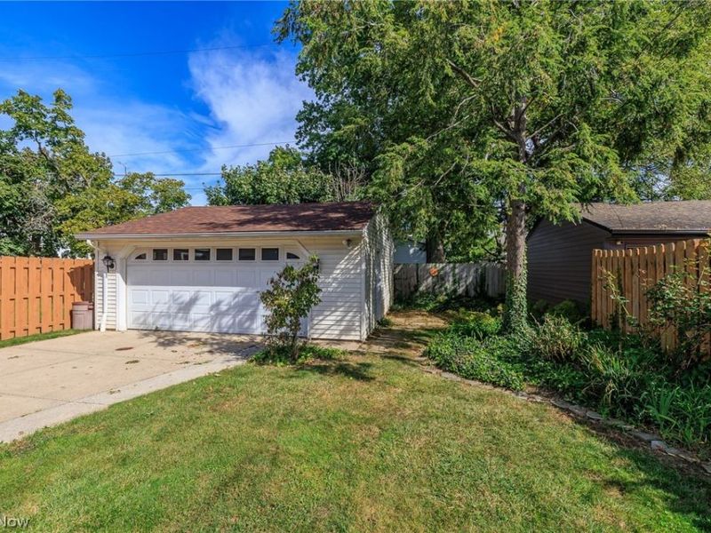 8028 Dresden Avenue, Parma, OH 44129 Photo 36