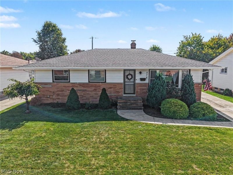 578 E Hillsdale Avenue, Seven Hills, OH 44131 Photo 1