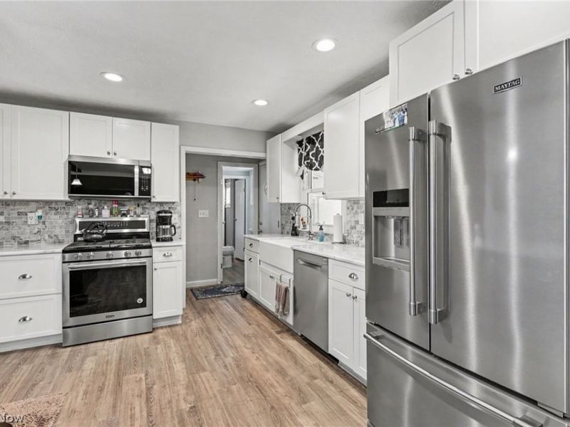 578 E Hillsdale Avenue, Seven Hills, OH 44131 Photo 5