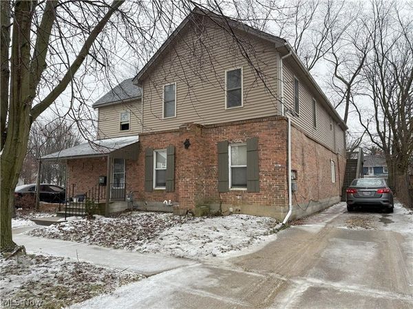 140 School Street , Elyria, OH 44035