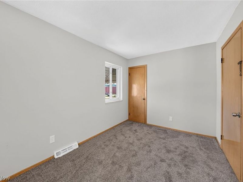 938 E 216th Street, Euclid, OH 44119 Photo 4