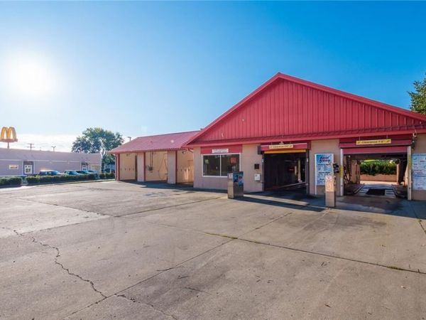 81 W Dave Longaberger Avenue , Dresden, OH 43821