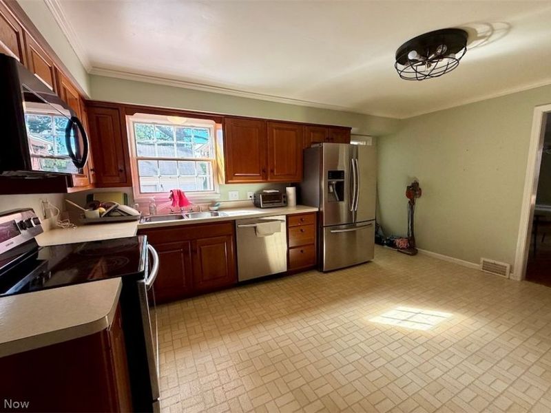 2446 Loyola Road, University Heights, OH 44118 Photo 12