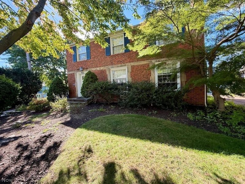 2446 Loyola Road, University Heights, OH 44118 Photo 3
