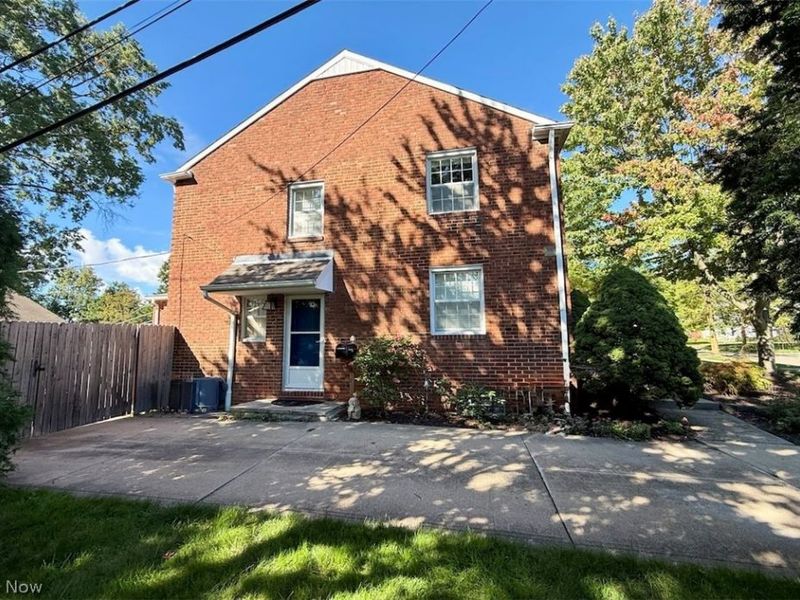 2446 Loyola Road, University Heights, OH 44118 Photo 5