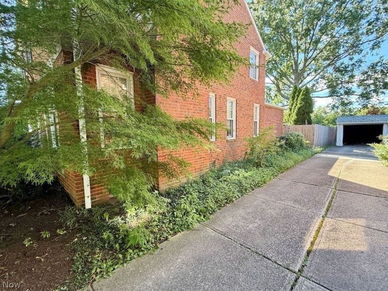 2446 Loyola Road, University Heights, OH 44118 Photo 6