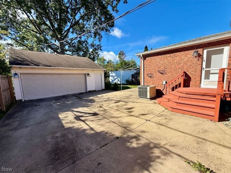 2446 Loyola Road, University Heights, OH 44118 Photo 7