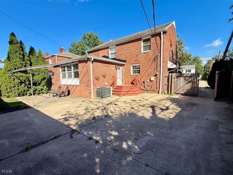 2446 Loyola Road, University Heights, OH 44118 Photo 8
